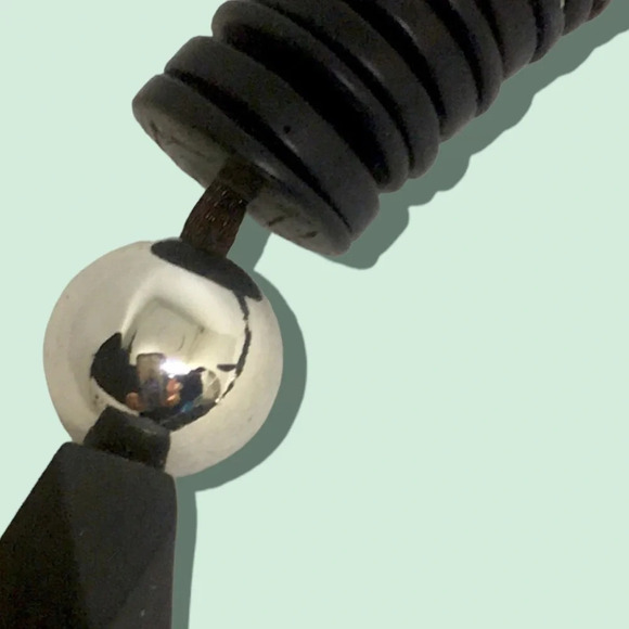 Vintage Unsigned Large Black Flat Bead Geometric Graduated Necklace - Picture 5 of 5